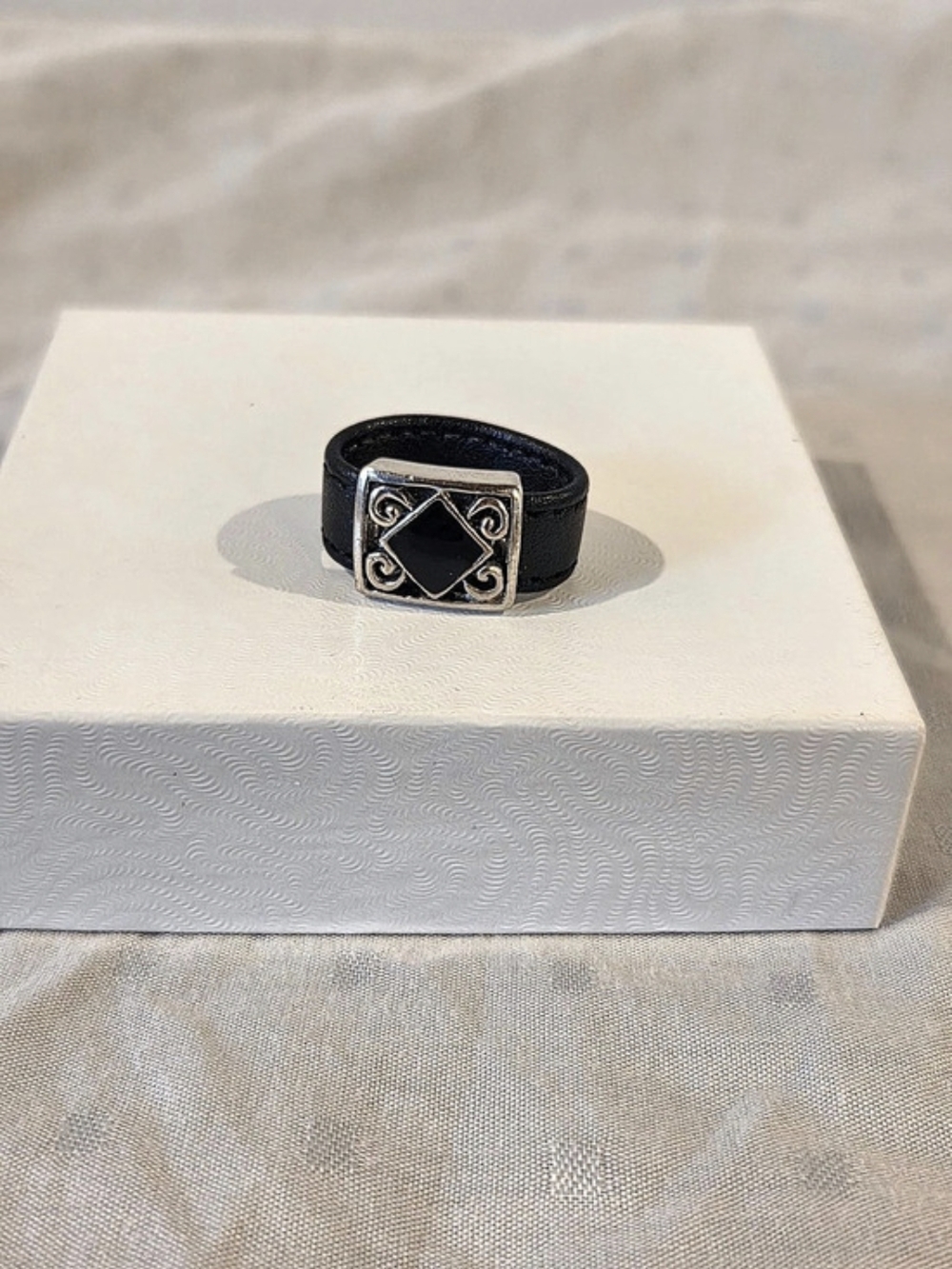 Vintage Black Leather Band Ring Silver Scroll Filigree Accent Size 7